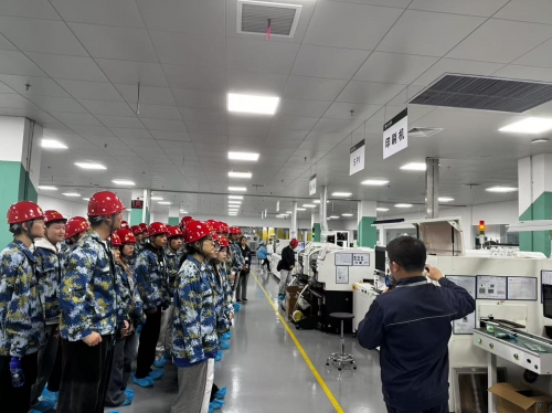 以“實習實訓+畢業生回訪+就業服務”三位一體，促就業質效再提升